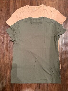 Mott & Bow athletic green & brown  fitted t-shirts women’s sz M LIKE NEW olive